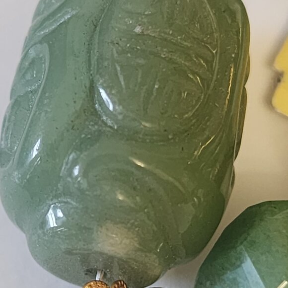 Green Aventurine or Jadeite ? Semi-p Carved Faceted Asian inspired Necklace - Picture 4 of 4